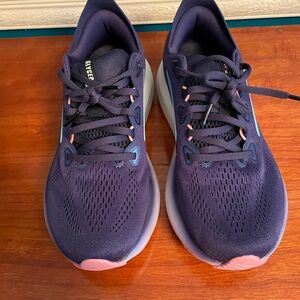 Brooks 7.5 Glycerin running shoes.